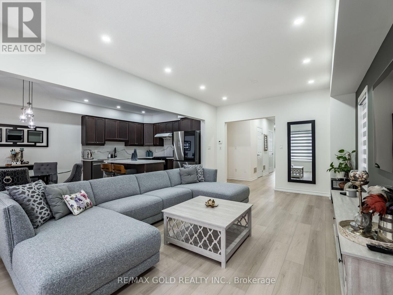 12 Hines Street, Brampton (Northwest Brampton), Ontario  L7A 4X5 - Photo 11 - W12881544