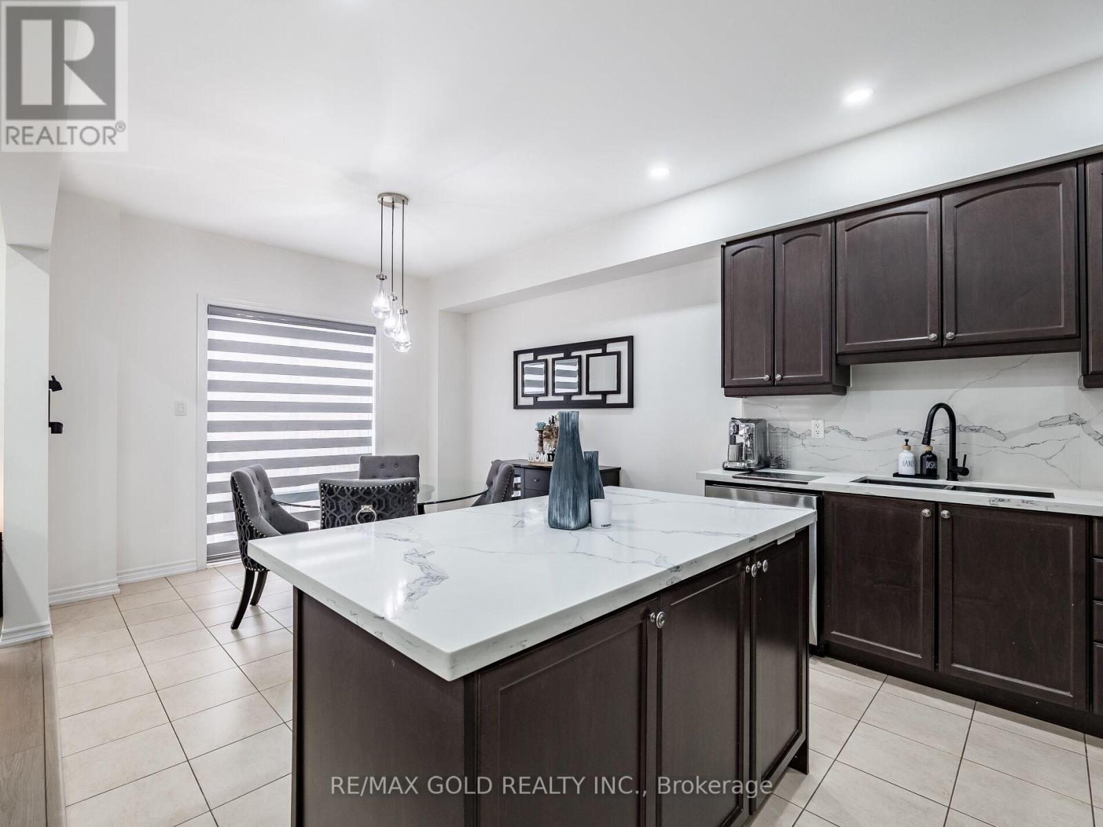 12 Hines Street, Brampton (Northwest Brampton), Ontario  L7A 4X5 - Photo 13 - W12881544