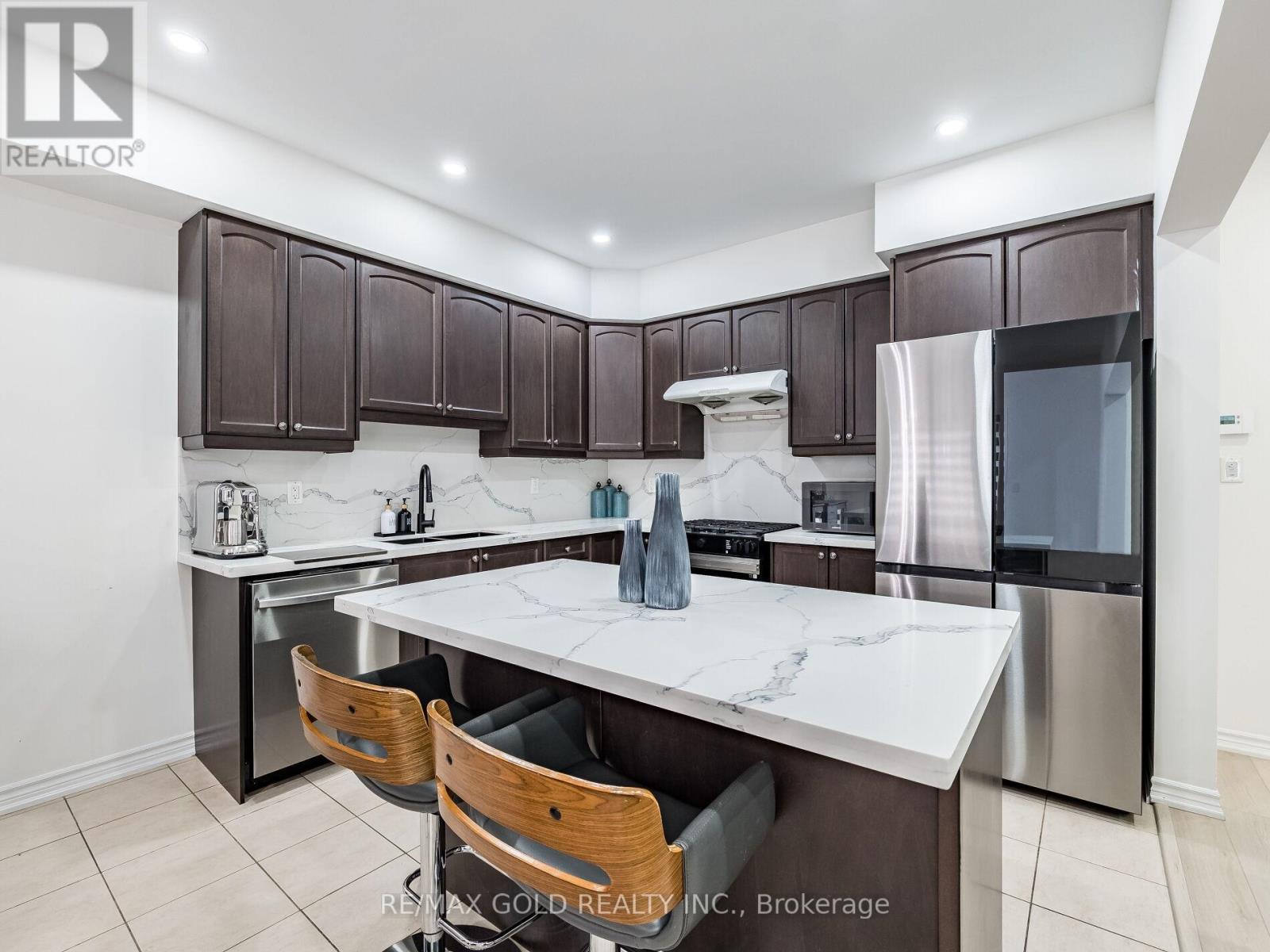 12 Hines Street, Brampton (Northwest Brampton), Ontario  L7A 4X5 - Photo 19 - W12881544