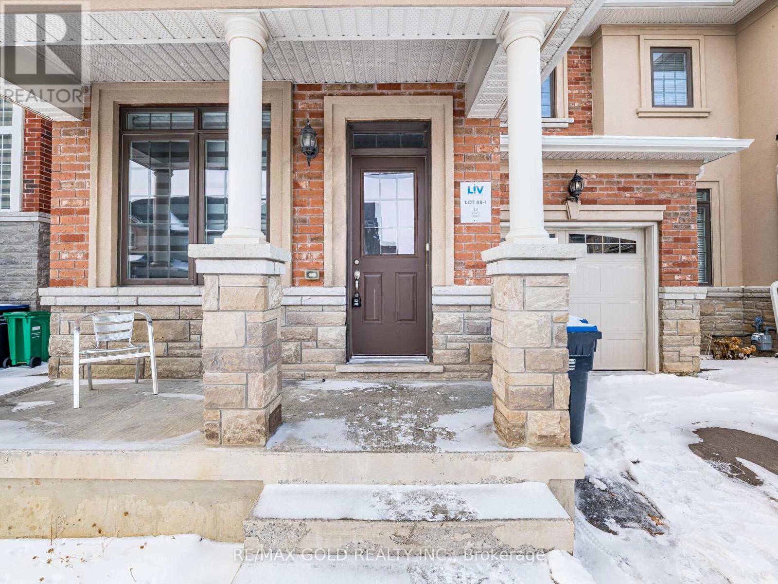 12 Hines Street, Brampton (Northwest Brampton), Ontario  L7A 4X5 - Photo 3 - W12881544