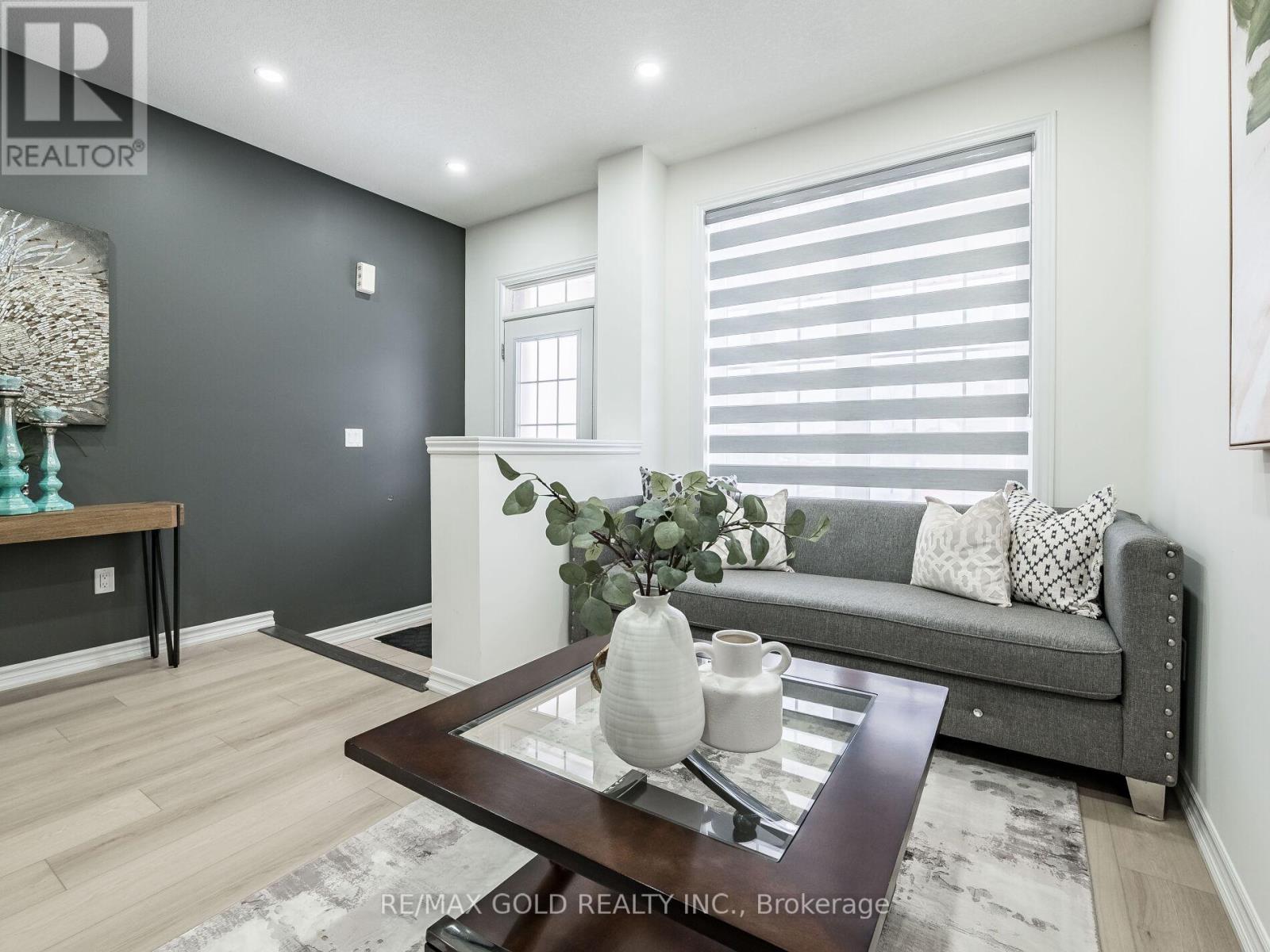 12 Hines Street, Brampton (Northwest Brampton), Ontario  L7A 4X5 - Photo 7 - W12881544