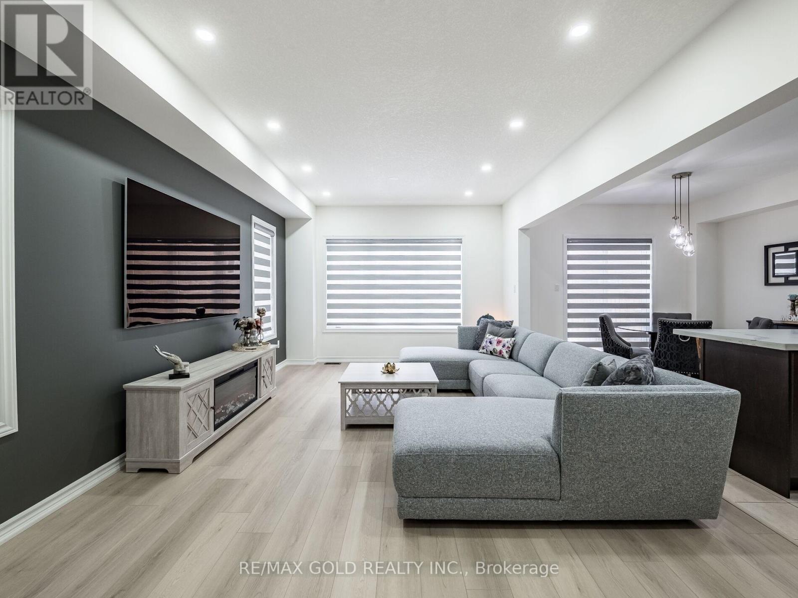 12 Hines Street, Brampton (Northwest Brampton), Ontario  L7A 4X5 - Photo 8 - W12881544