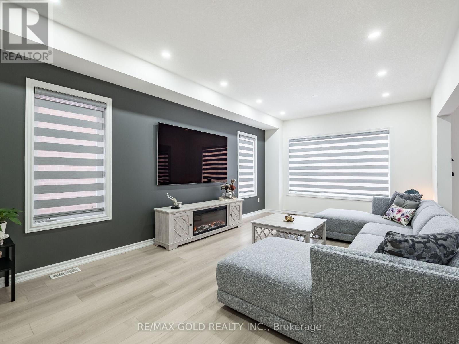 12 Hines Street, Brampton (Northwest Brampton), Ontario  L7A 4X5 - Photo 9 - W12881544