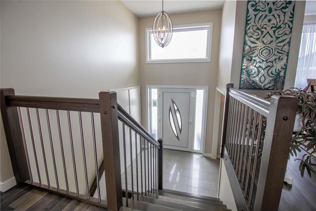 134 Carleton Drive, Steinbach, Manitoba  R5G 0W4 - Photo 2 - 202604599