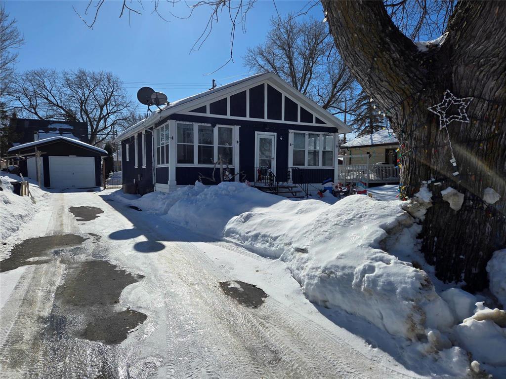 4 Tamarac Street, Pine Falls, Manitoba  R0E 1M0 - Photo 0 - 202604607