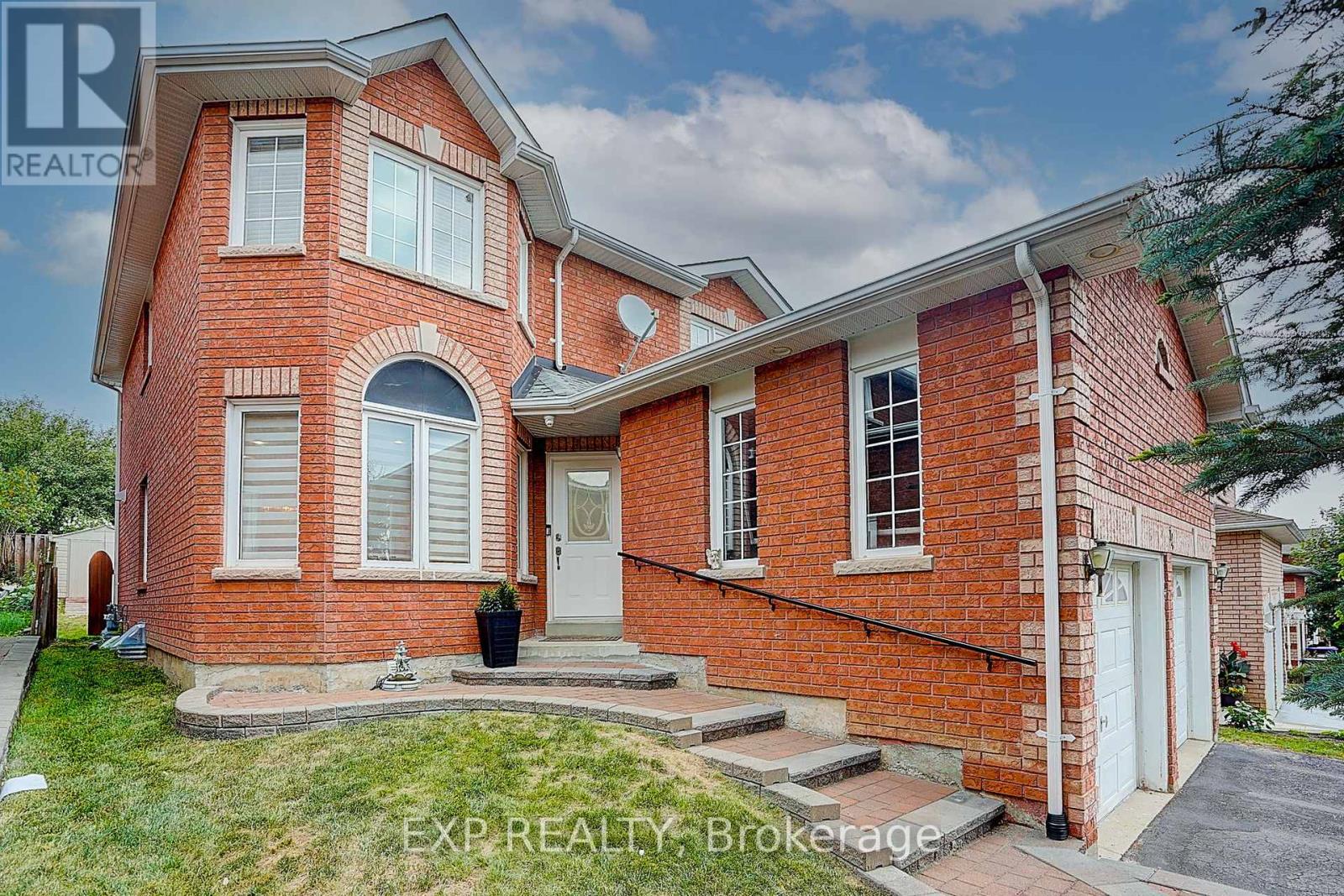 14 Prince Drive, Bradford West Gwillimbury, Ontario  L3Z 3B7 - Photo 2 - N12880454