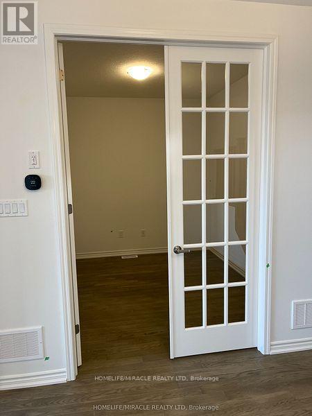 71 Histand Trail, Kitchener, Ontario  N2R 0S2 - Photo 11 - X12881434