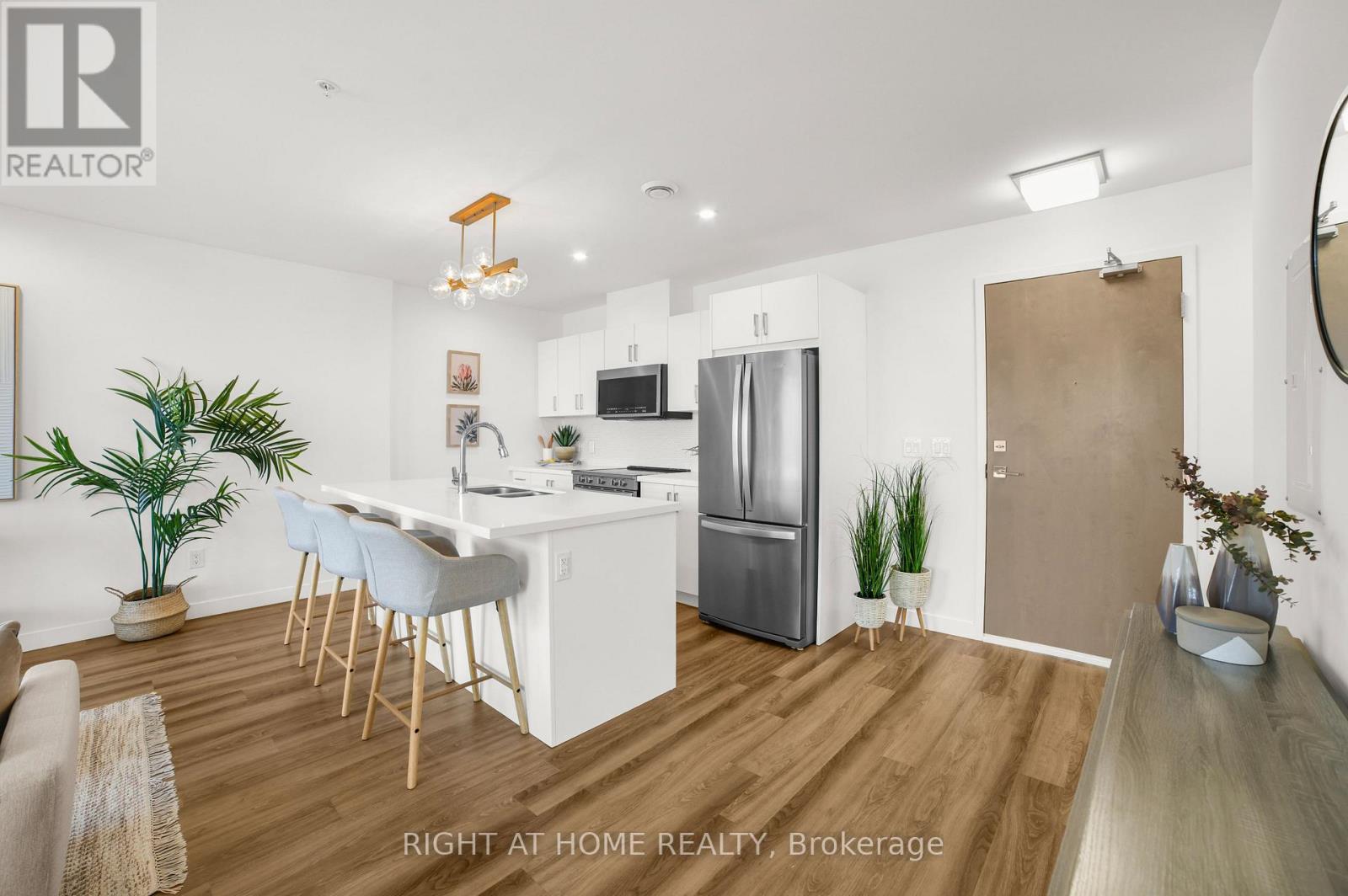 205 - 479 Charlton Avenue E, Hamilton, Ontario  L8N 0B4 - Photo 3 - X12881524