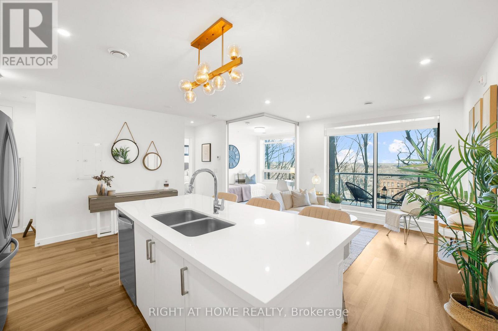 205 - 479 Charlton Avenue E, Hamilton, Ontario  L8N 0B4 - Photo 4 - X12881524