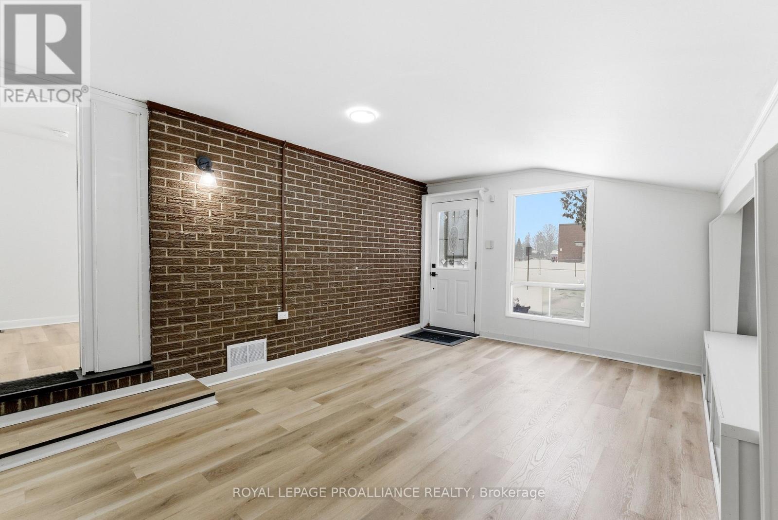 94 Rollins Drive, Belleville (Belleville Ward), Ontario  K8N 4J5 - Photo 8 - X12881682