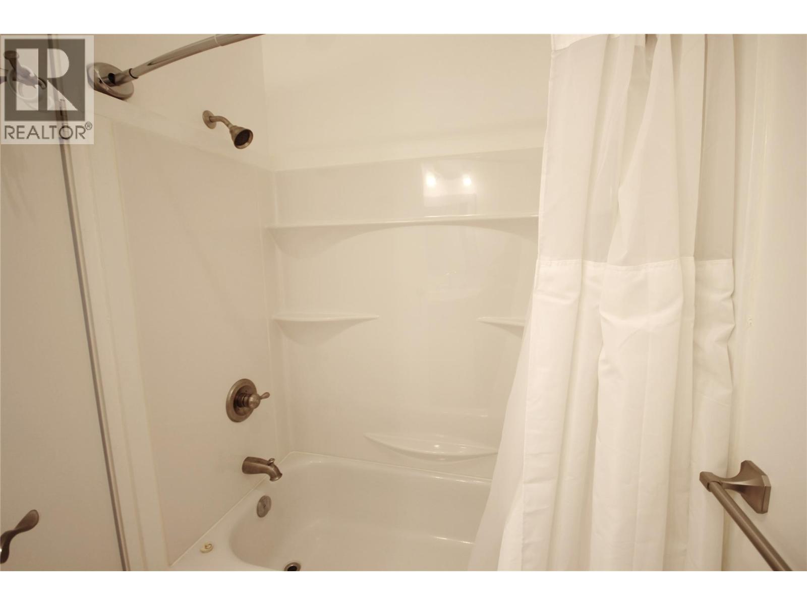 150 Skaha Place Unit# 402, Penticton, British Columbia  V2A 7K1 - Photo 11 - 10372129