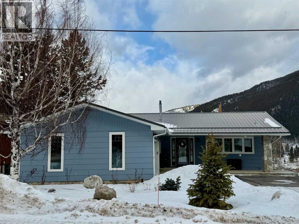 13521 15 Avenue, Blairmore, Alberta  T0K 0E0 - Photo 4 - A2289484