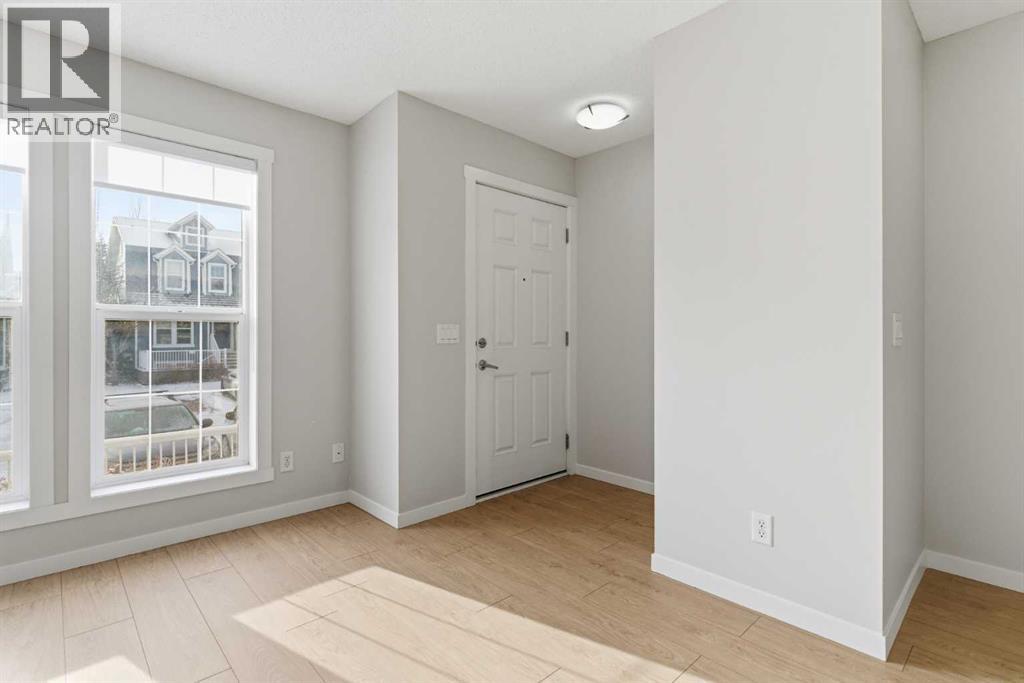 525 Mckenzie Towne Close Se, Calgary, Alberta  T2Z 1A8 - Photo 2 - A2292784