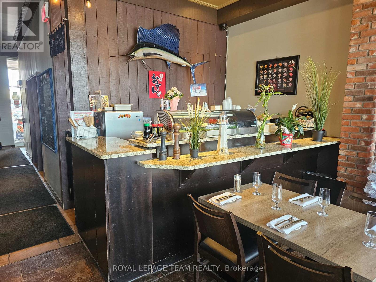 1831 Robertson Road, Ottawa, Ontario  K2H 8X3 - Photo 1 - X12881718