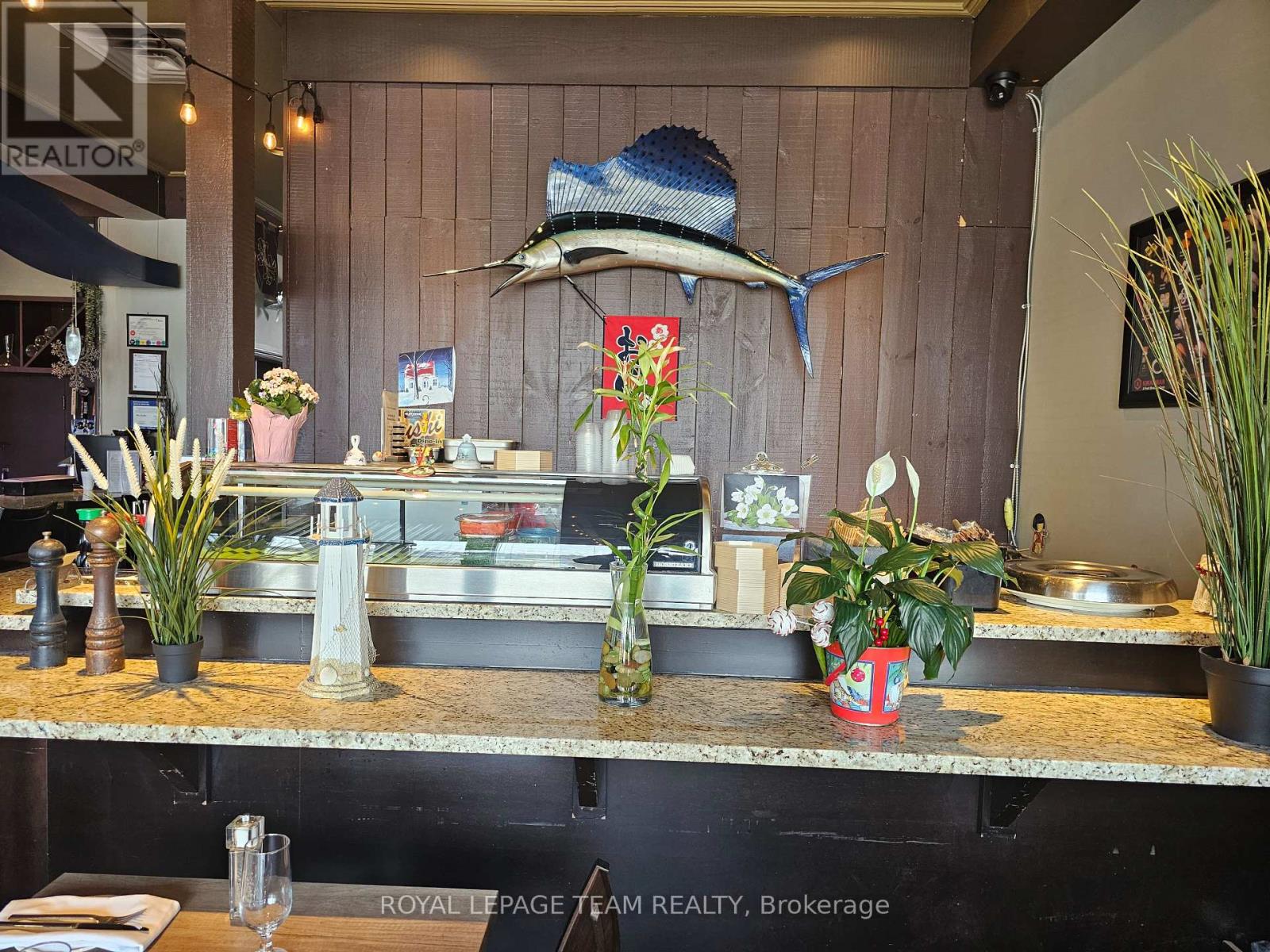 1831 Robertson Road, Ottawa, Ontario  K2H 8X3 - Photo 2 - X12881718