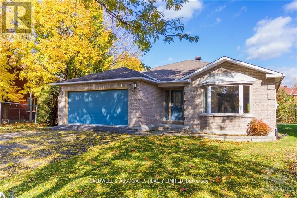 13 Sai Crescent, Ottawa, Ontario  K1G 5N7 - Photo 1 - X12881780