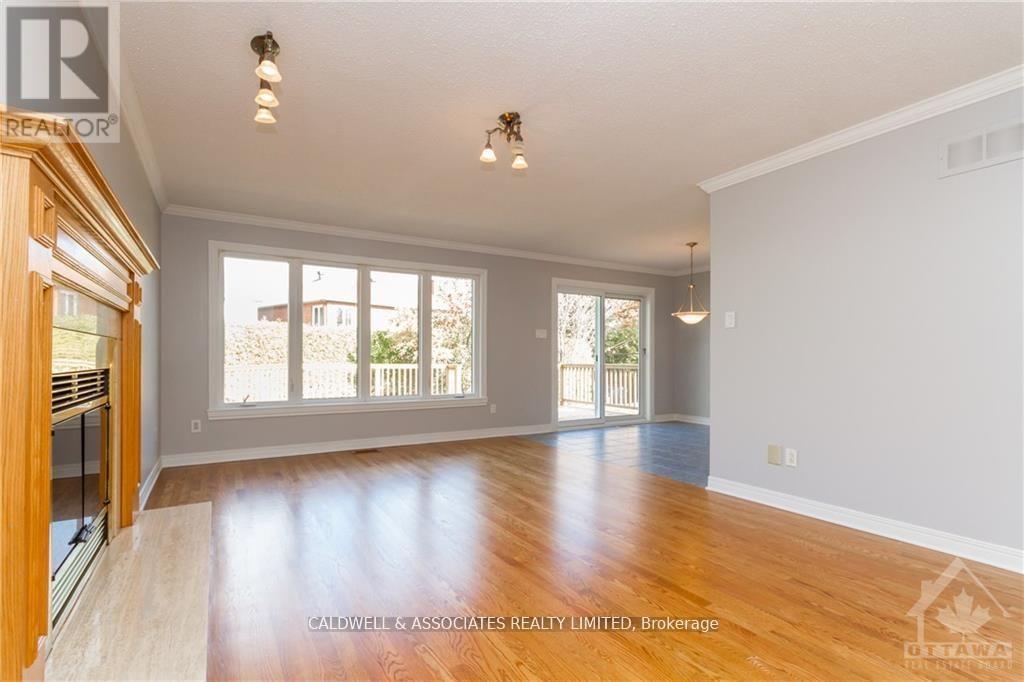 13 Sai Crescent, Ottawa, Ontario  K1G 5N7 - Photo 13 - X12881780