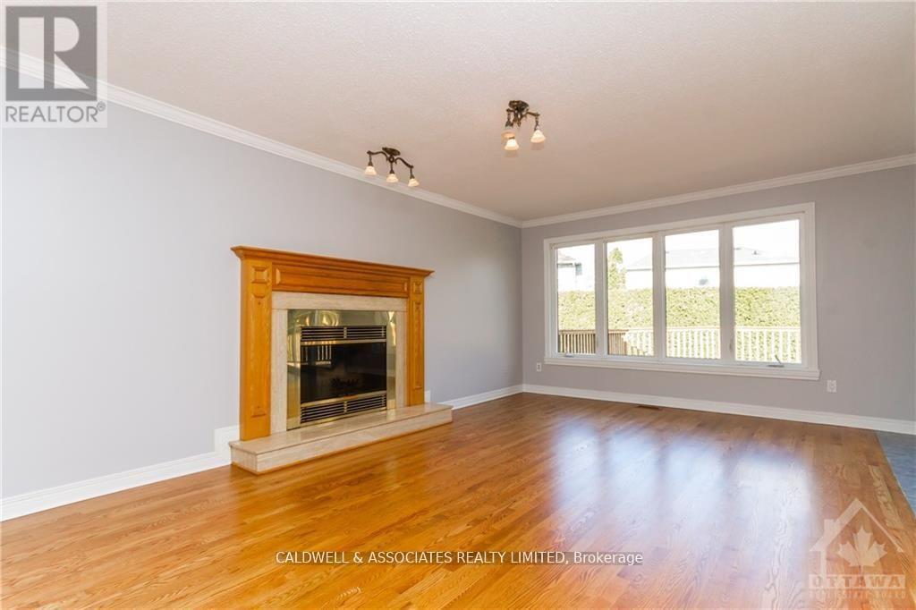 13 Sai Crescent, Ottawa, Ontario  K1G 5N7 - Photo 14 - X12881780