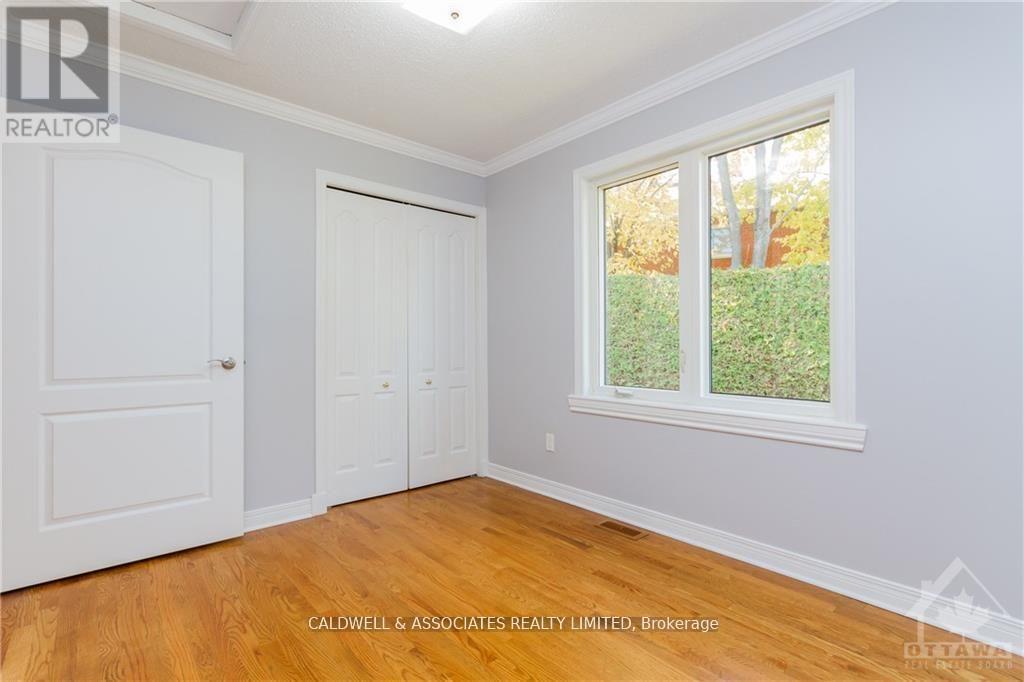 13 Sai Crescent, Ottawa, Ontario  K1G 5N7 - Photo 17 - X12881780
