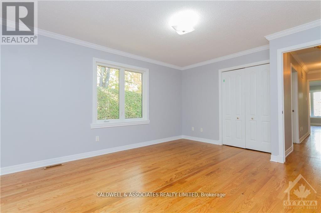 13 Sai Crescent, Ottawa, Ontario  K1G 5N7 - Photo 18 - X12881780