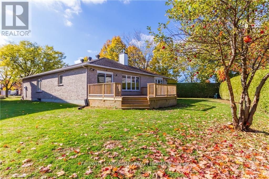 13 Sai Crescent, Ottawa, Ontario  K1G 5N7 - Photo 26 - X12881780