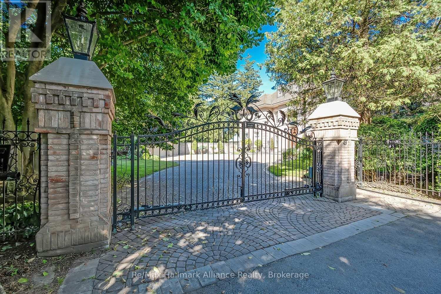 49 Cox Drive, Oakville, Ontario  L6J 4P8 - Photo 2 - W12881754