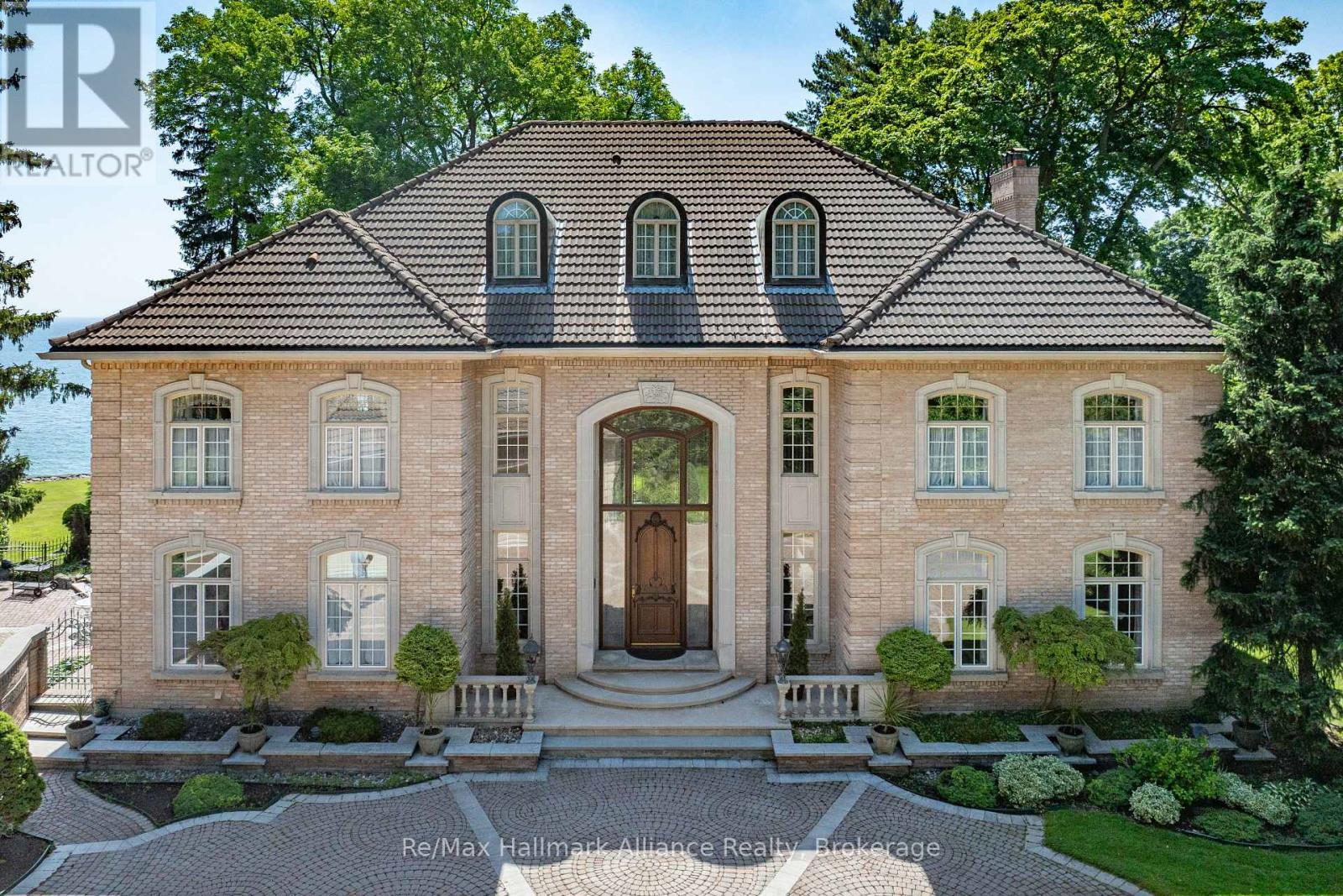 49 Cox Drive, Oakville, Ontario  L6J 4P8 - Photo 3 - W12881754