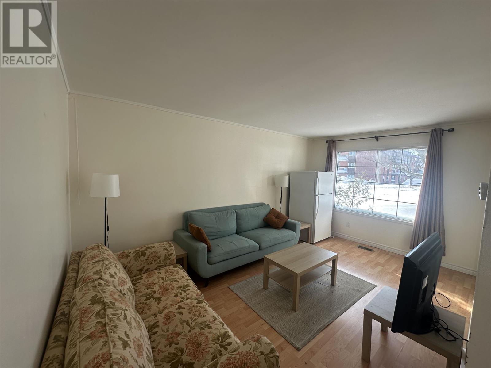 744 Pine St, Sault Ste. Marie, Ontario  P6B 3G1 - Photo 5 - SM260279