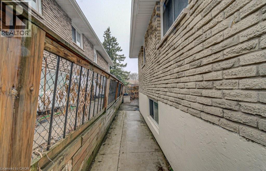 310 Magnolia Drive, Hamilton, Ontario  L9C 6P9 - Photo 33 - 40804454