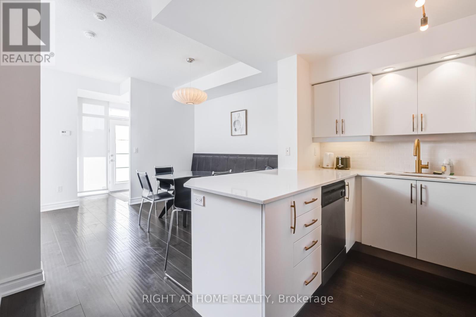 Th5 - 6 Pirandello Street, Toronto, Ontario  M6K 0B1 - Photo 10 - C12881588