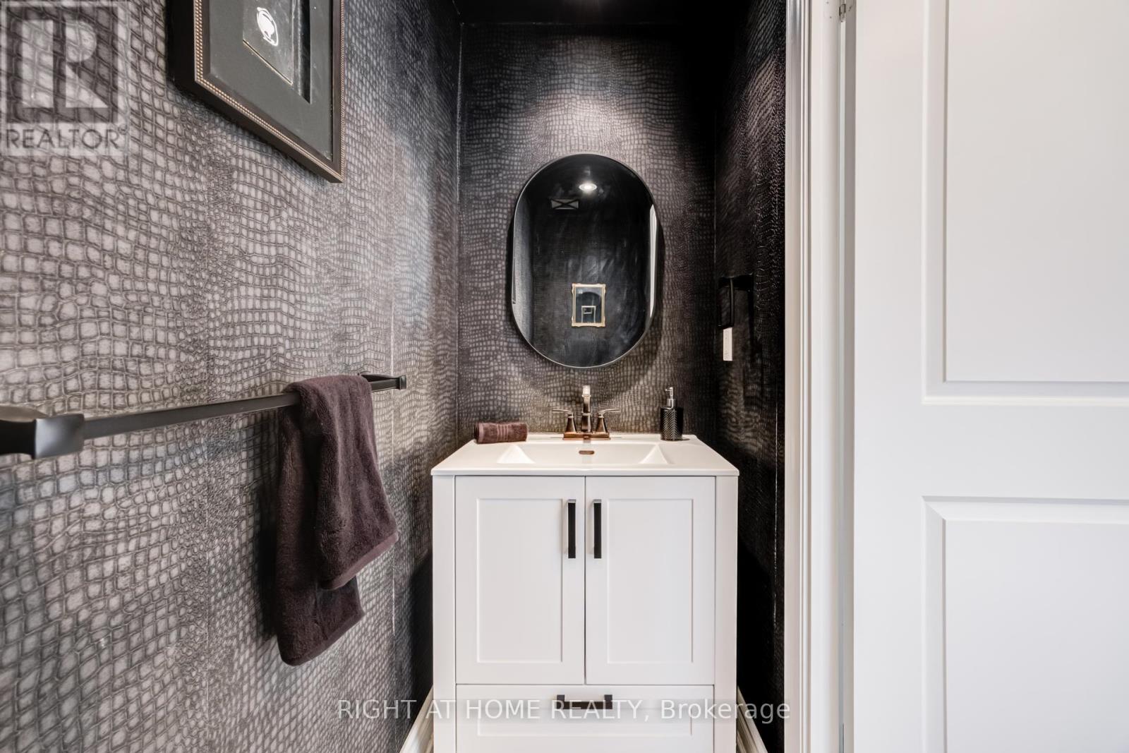 Th5 - 6 Pirandello Street, Toronto, Ontario  M6K 0B1 - Photo 13 - C12881588