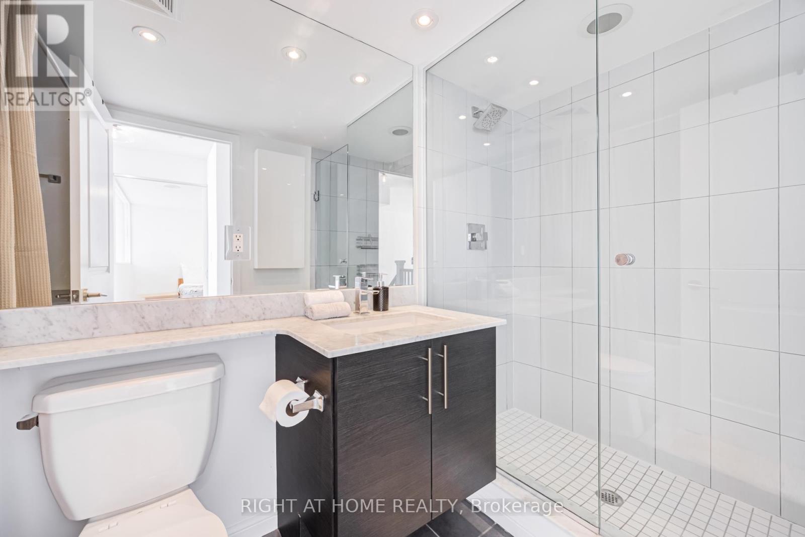 Th5 - 6 Pirandello Street, Toronto, Ontario  M6K 0B1 - Photo 17 - C12881588