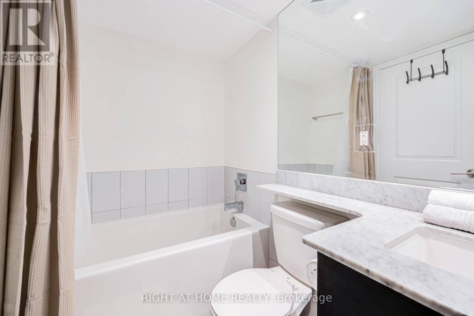 Th5 - 6 Pirandello Street, Toronto, Ontario  M6K 0B1 - Photo 18 - C12881588