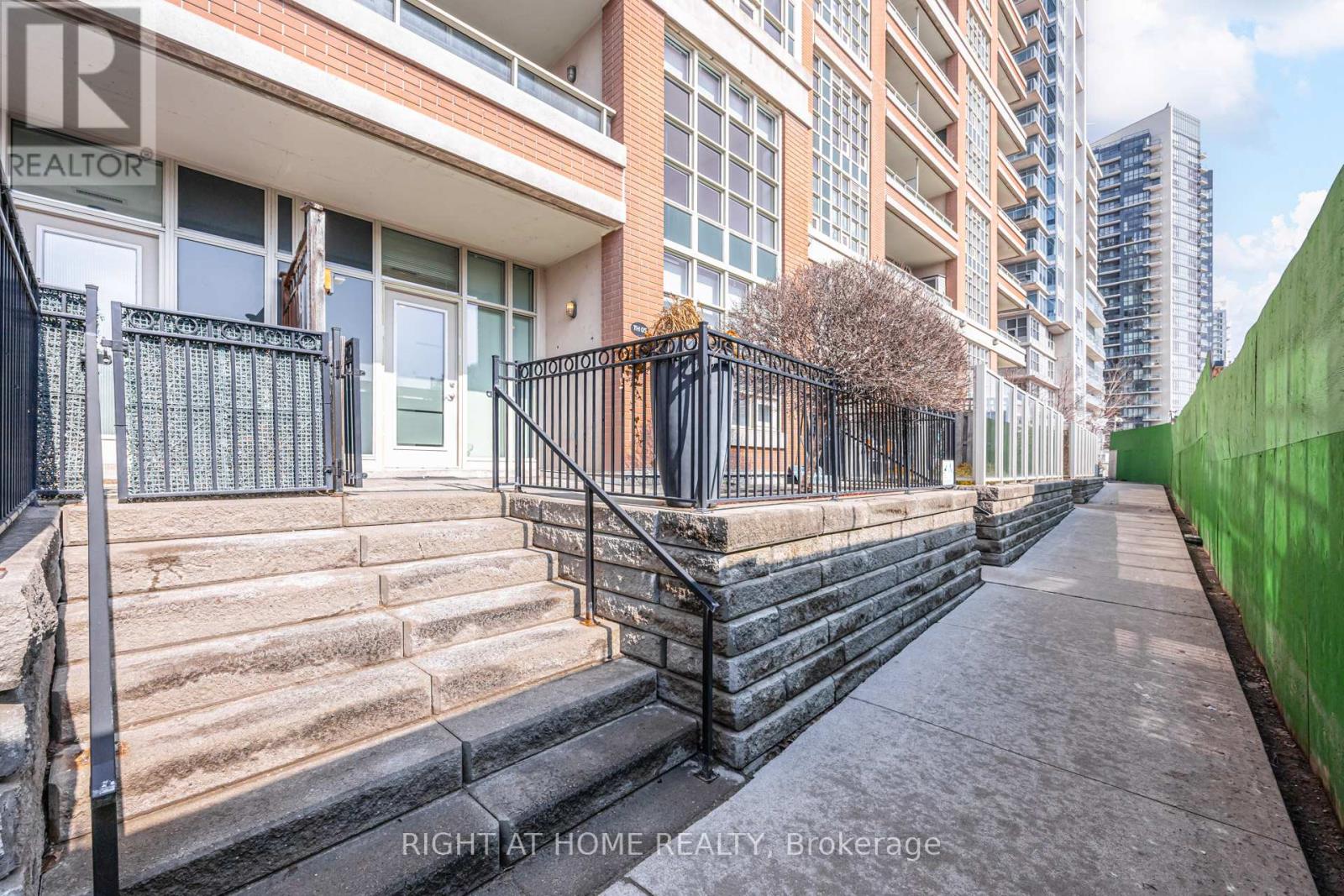 Th5 - 6 Pirandello Street, Toronto, Ontario  M6K 0B1 - Photo 2 - C12881588