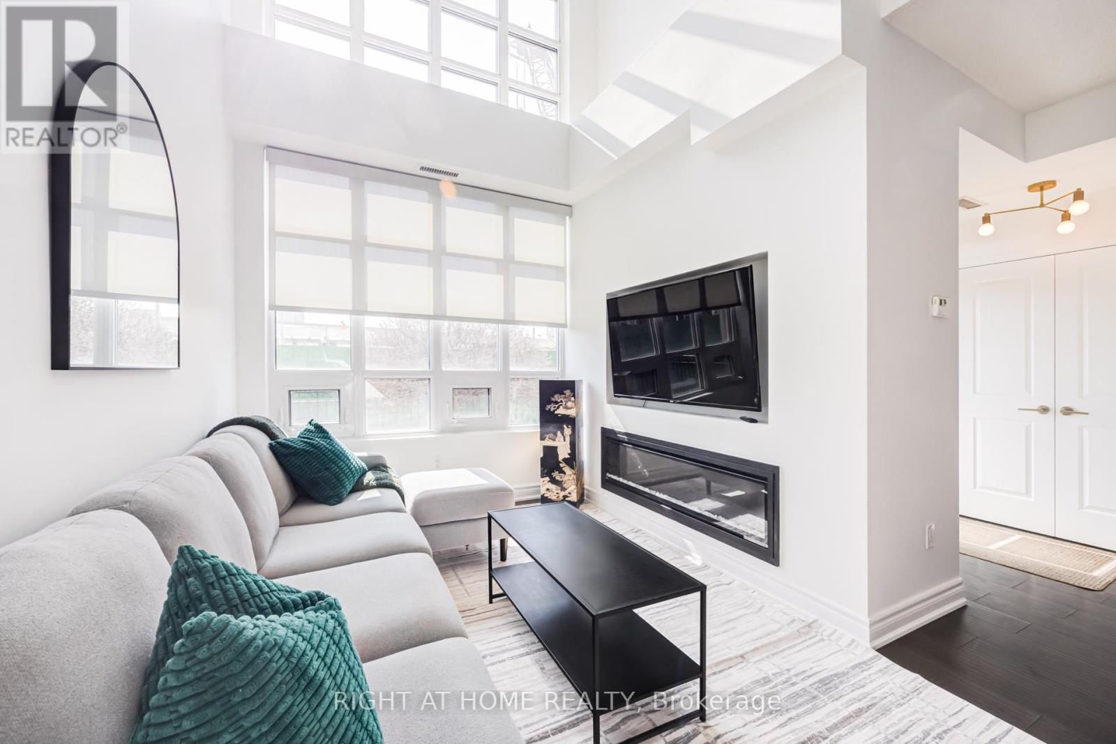 Th5 - 6 Pirandello Street, Toronto, Ontario  M6K 0B1 - Photo 4 - C12881588