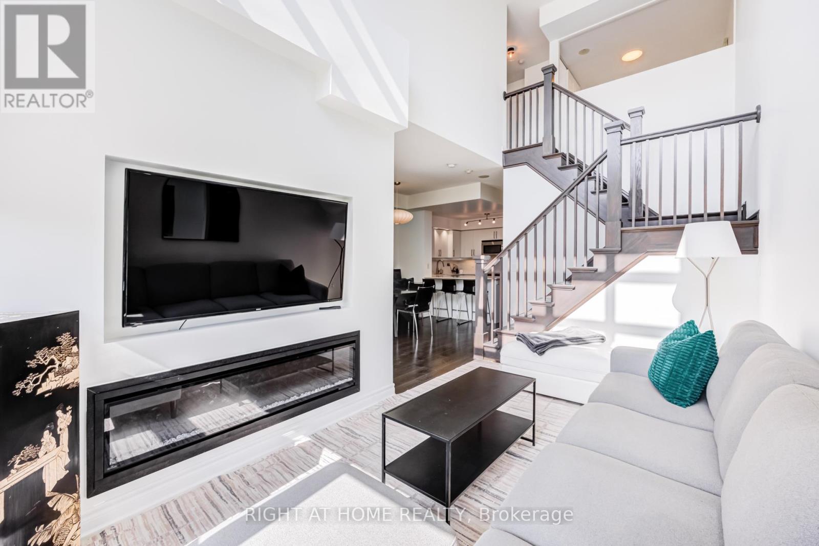 Th5 - 6 Pirandello Street, Toronto, Ontario  M6K 0B1 - Photo 7 - C12881588