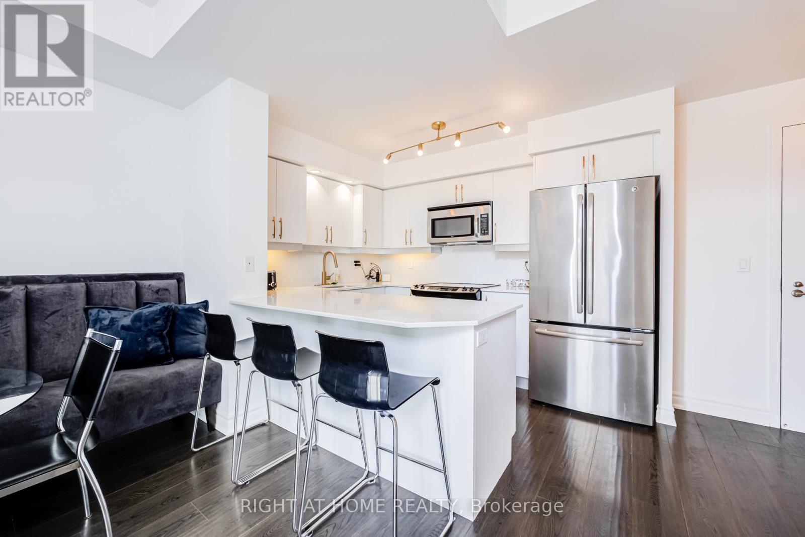 Th5 - 6 Pirandello Street, Toronto, Ontario  M6K 0B1 - Photo 8 - C12881588