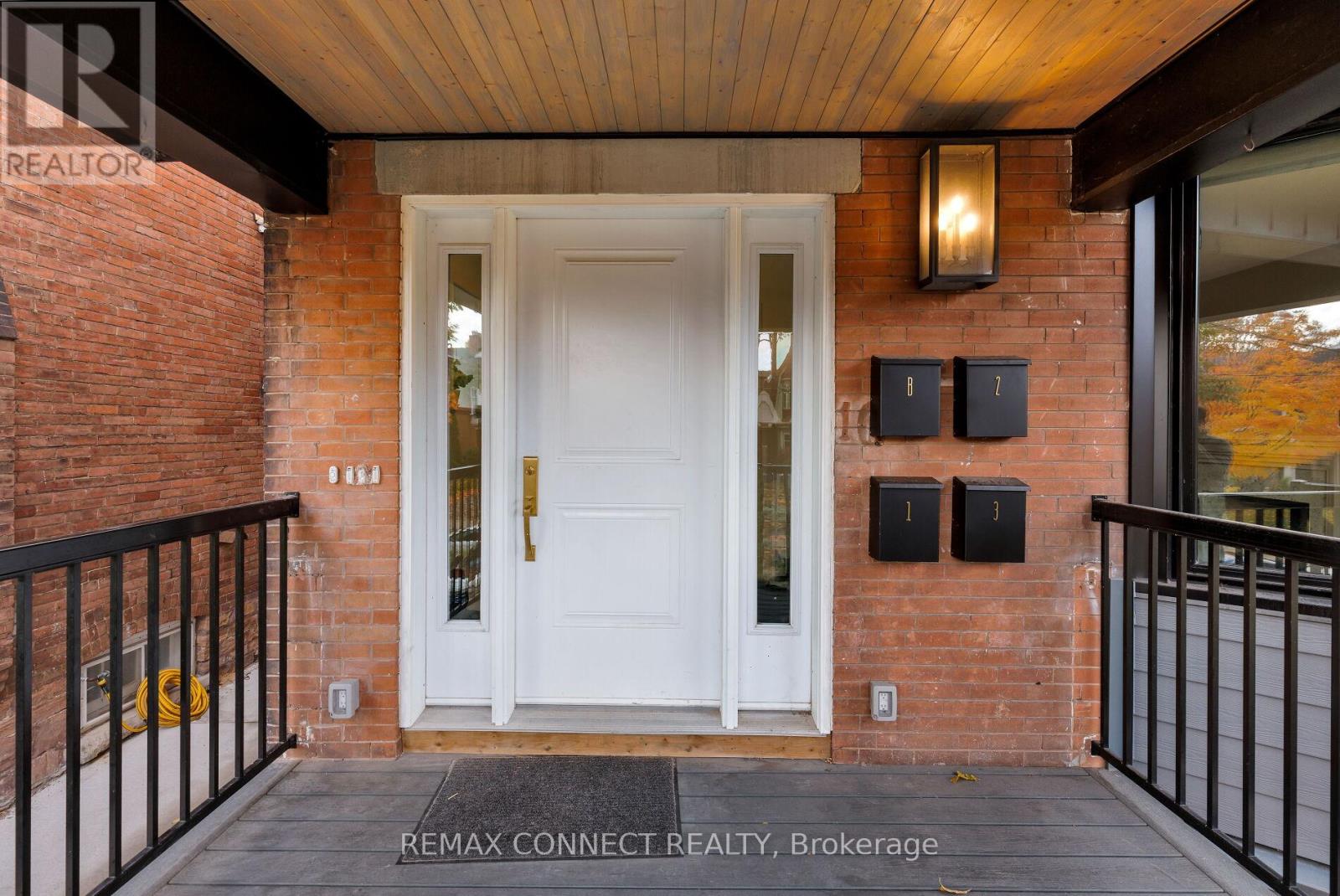 16 Rosemount Avenue, Toronto, Ontario M6H 2M1 - Photo 4 - C12881744