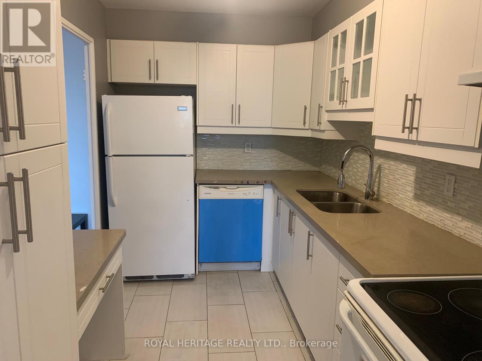 1719 - 1 Massey Square, Toronto, Ontario  M4C 5L4 - Photo 7 - E12745716