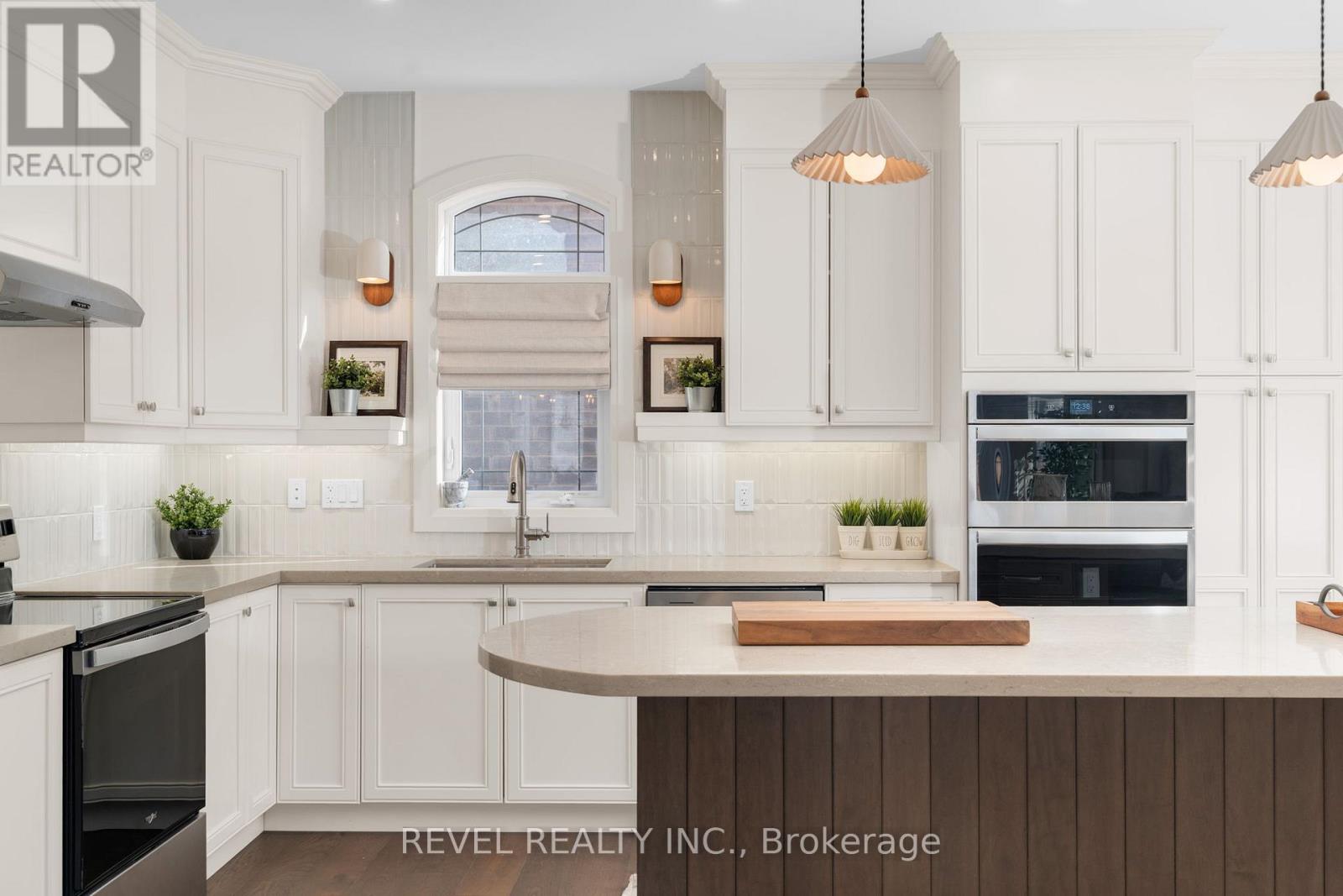 51 Wood Crescent, Essa (Angus), Ontario  L3W 0M5 - Photo 17 - N12881580