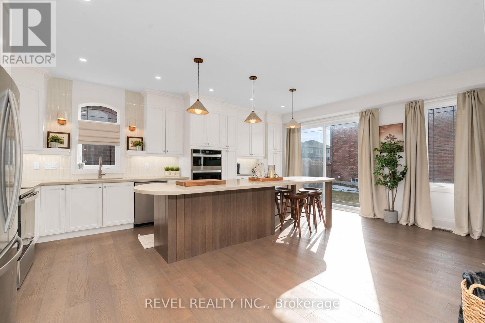 51 Wood Crescent, Essa (Angus), Ontario  L3W 0M5 - Photo 18 - N12881580