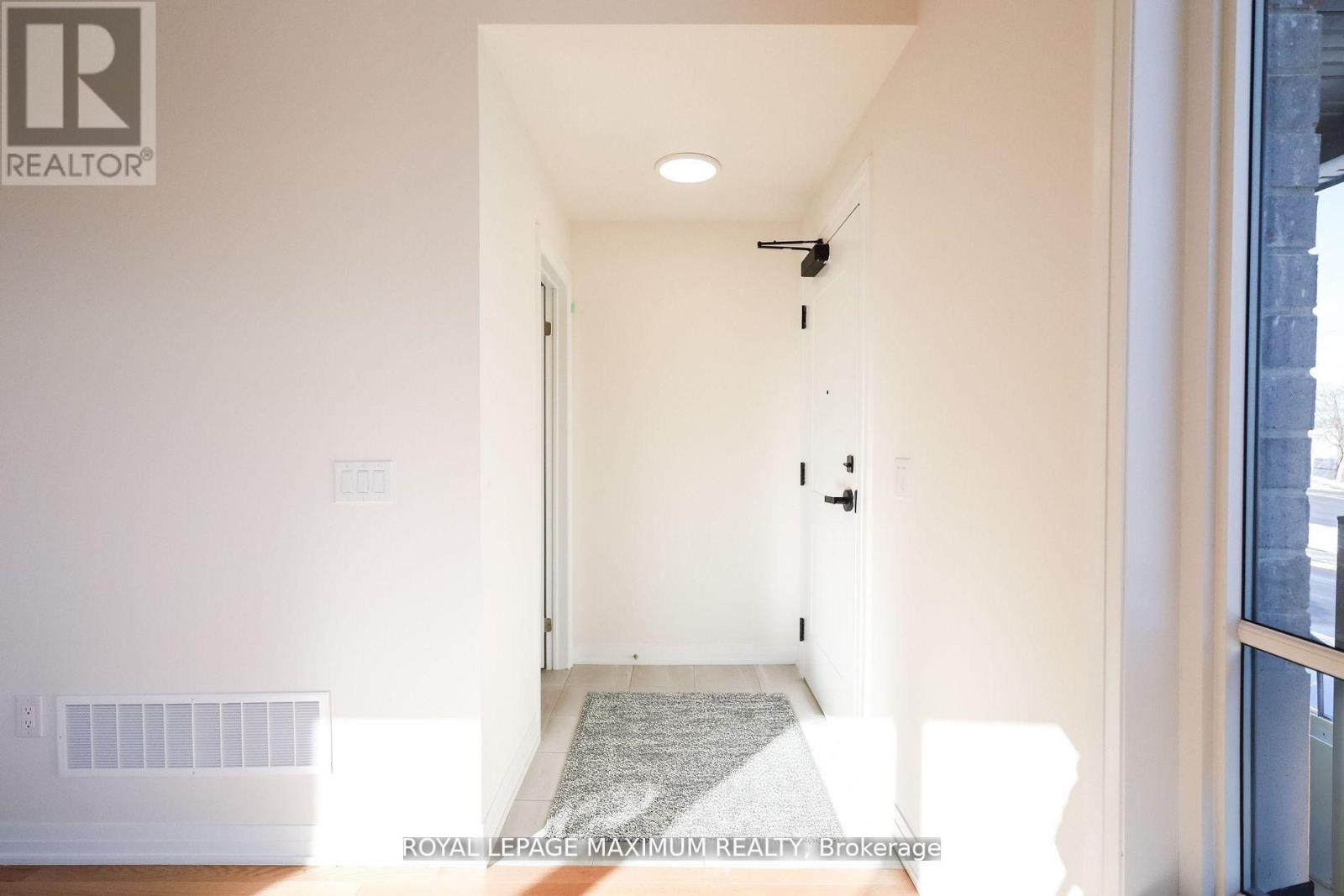 1 - 11 Baynes Way N, Bradford West Gwillimbury (Bradford), Ontario  L3Z 4M1 - Photo 5 - N12881616