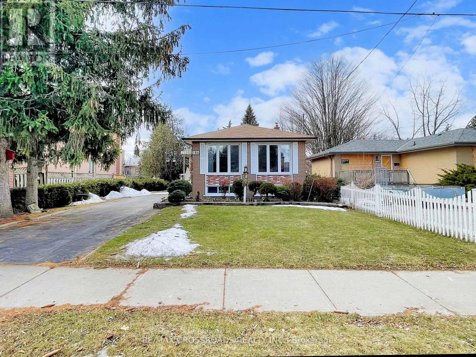 186 Norfolk Avenue, Richmond Hill, Ontario  L4C 2C8 - Photo 1 - N12881648