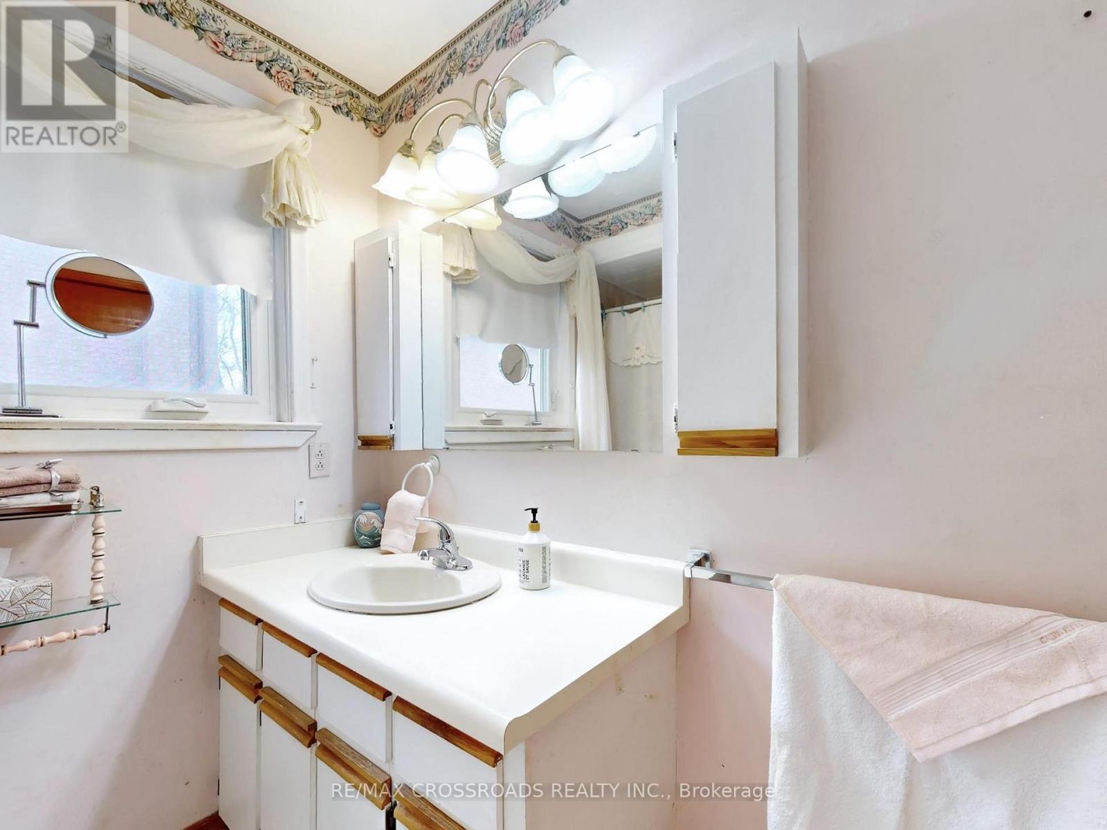 186 Norfolk Avenue, Richmond Hill, Ontario  L4C 2C8 - Photo 26 - N12881648