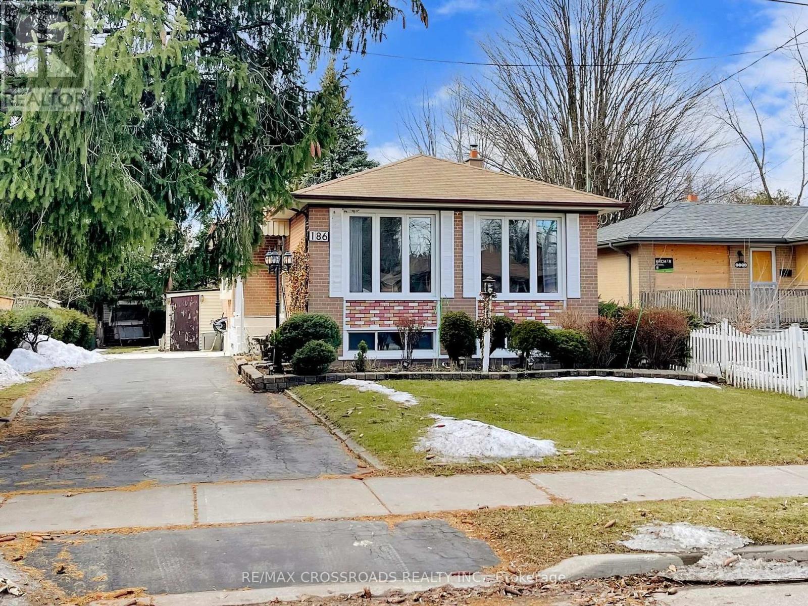 186 Norfolk Avenue, Richmond Hill, Ontario  L4C 2C8 - Photo 3 - N12881648