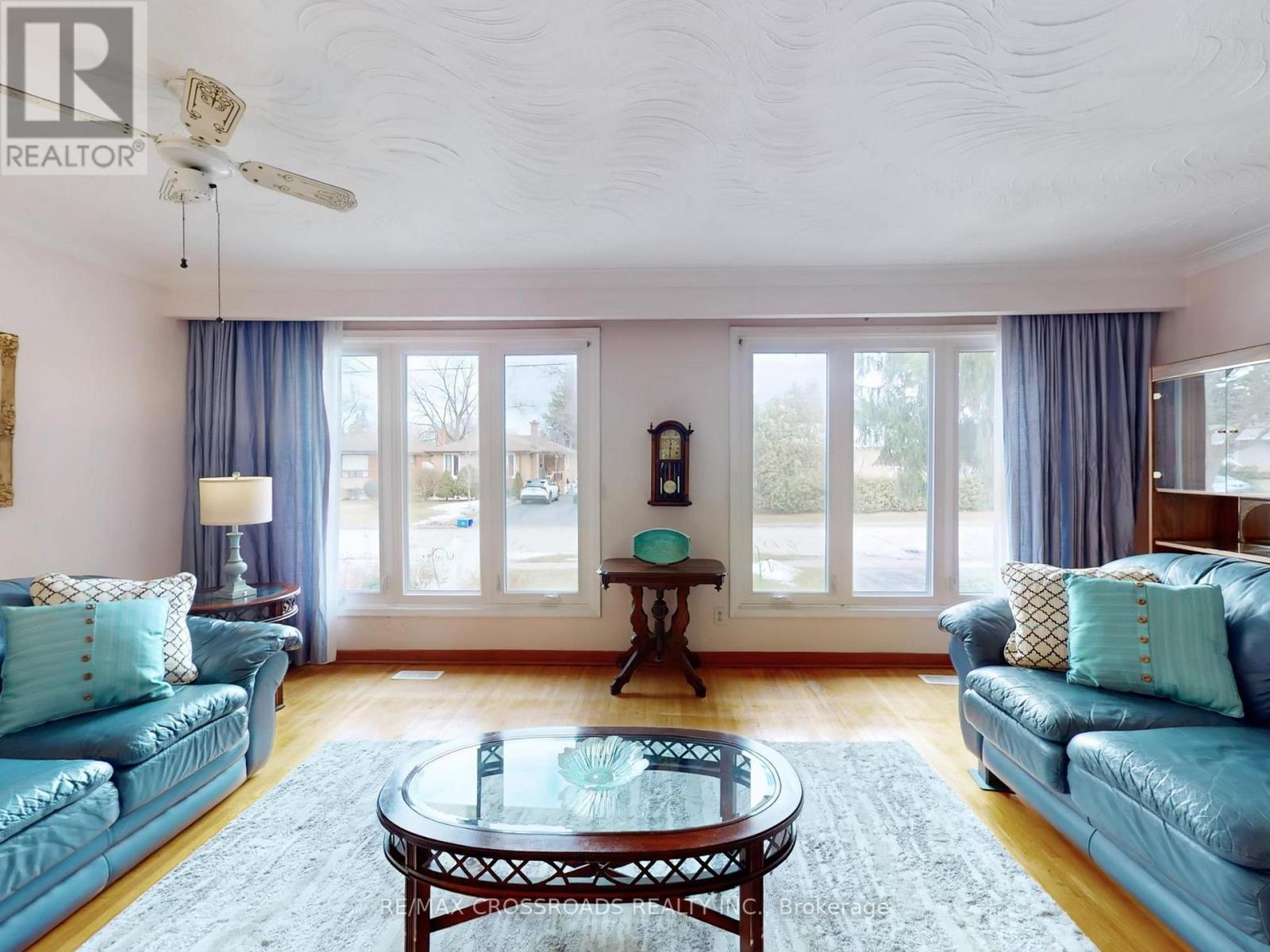 186 Norfolk Avenue, Richmond Hill, Ontario  L4C 2C8 - Photo 7 - N12881648