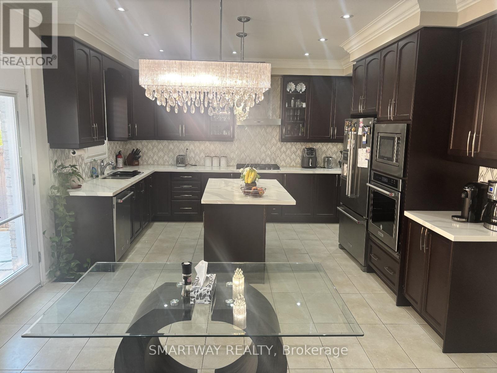 25 Bucksaw Street, Brampton, Ontario  L7A 0G4 - Photo 5 - W12881564