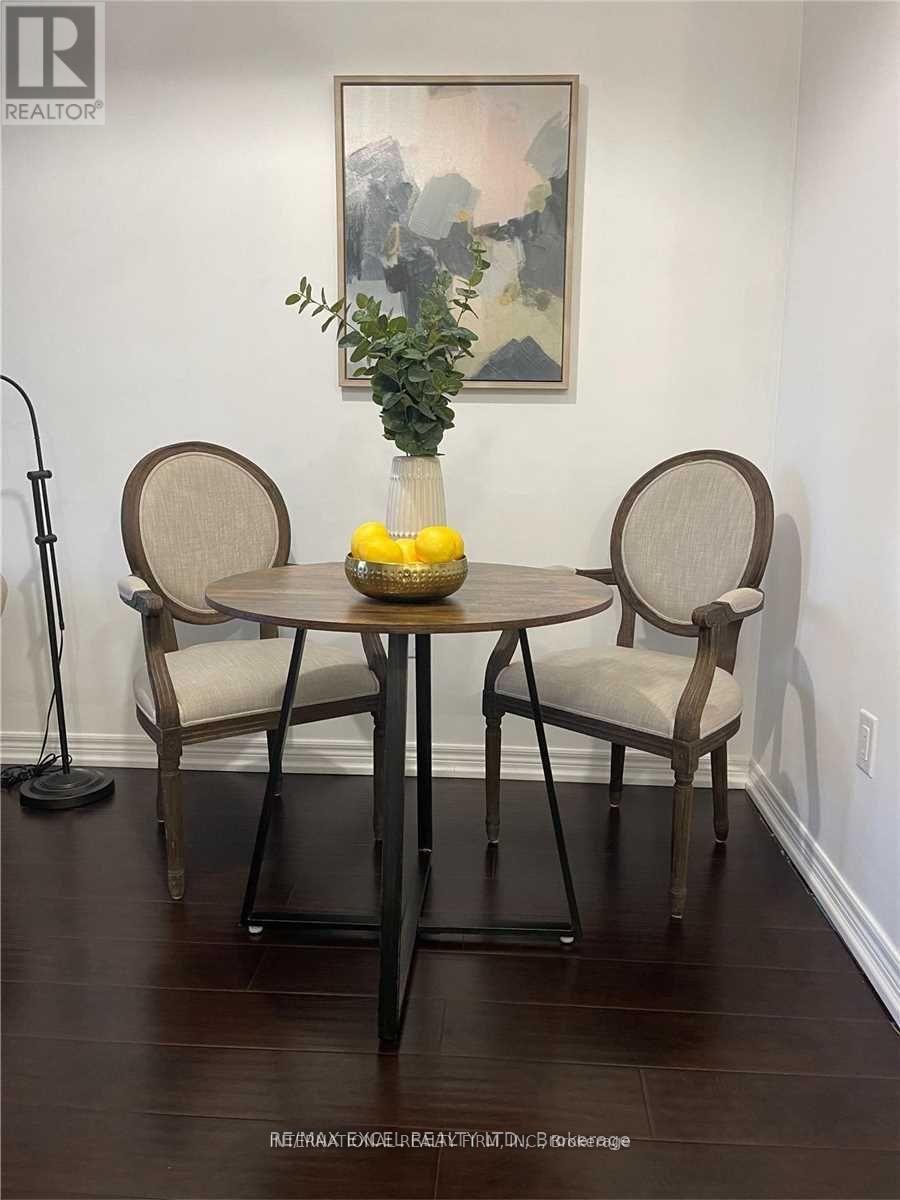 205 - 276 Littlewood Drive, Oakville, Ontario  L6H 7K1 - Photo 5 - W12881572