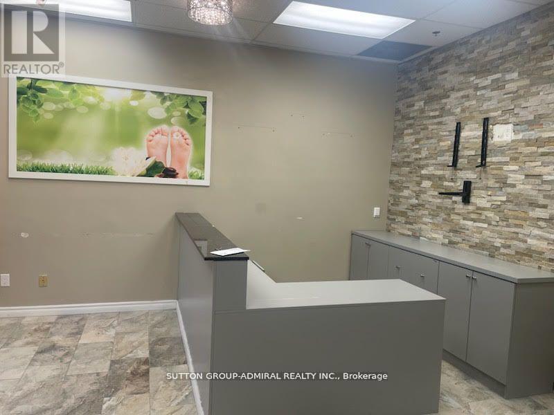 10 - 2011 Lawrence Avenue W, Toronto (Weston), Ontario  M9N 3V3 - Photo 2 - W12881668