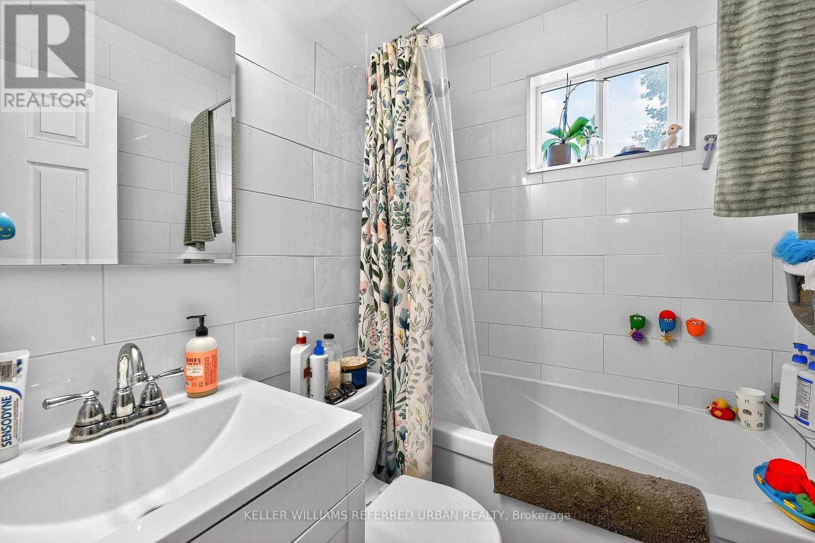 93 Northcliffe Boulevard, Toronto, Ontario  M6H 3H3 - Photo 14 - W12881686